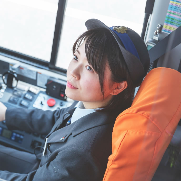 女性運転士